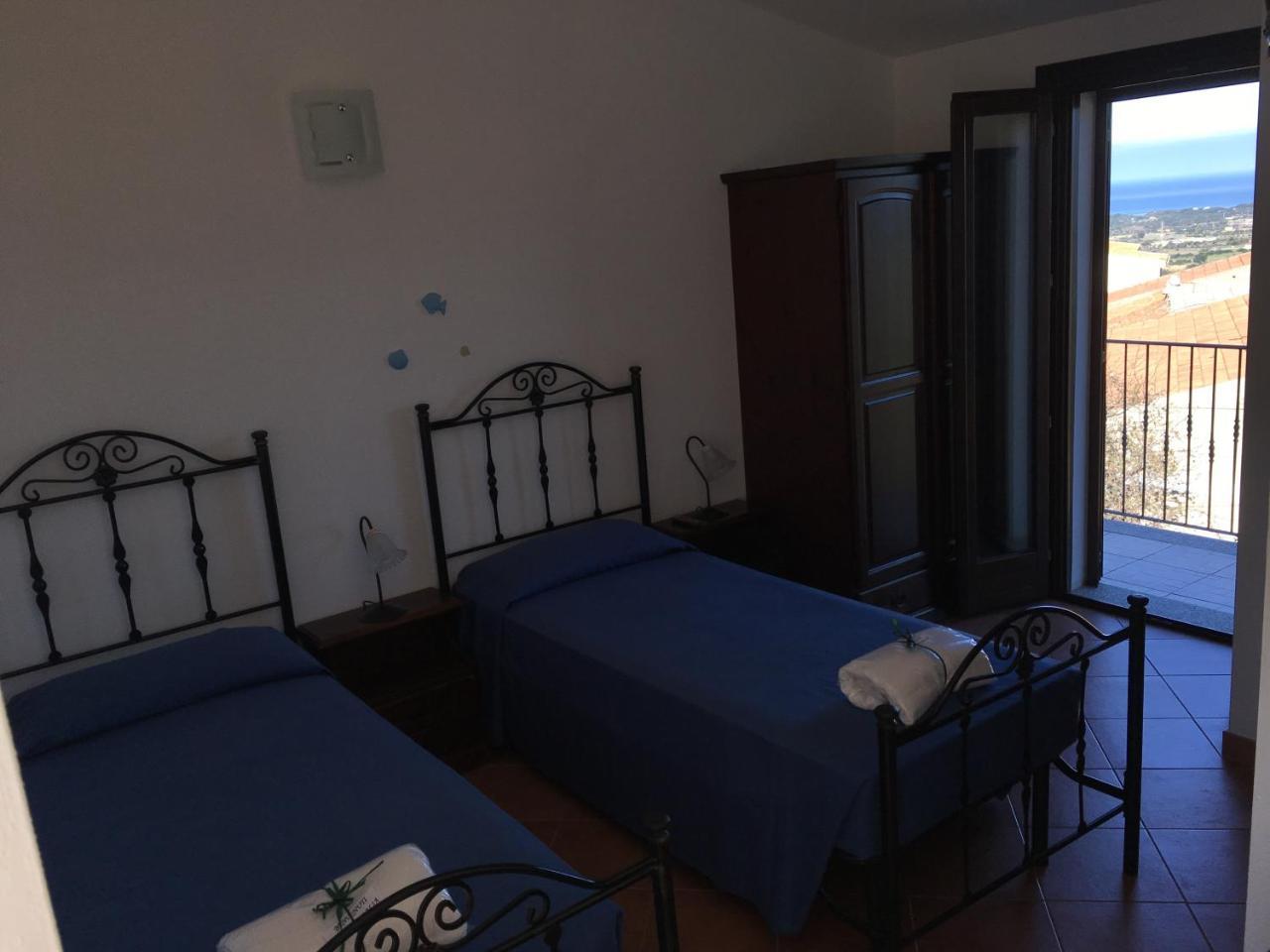 Hotel Bed Sandalia Badesi Buitenkant foto